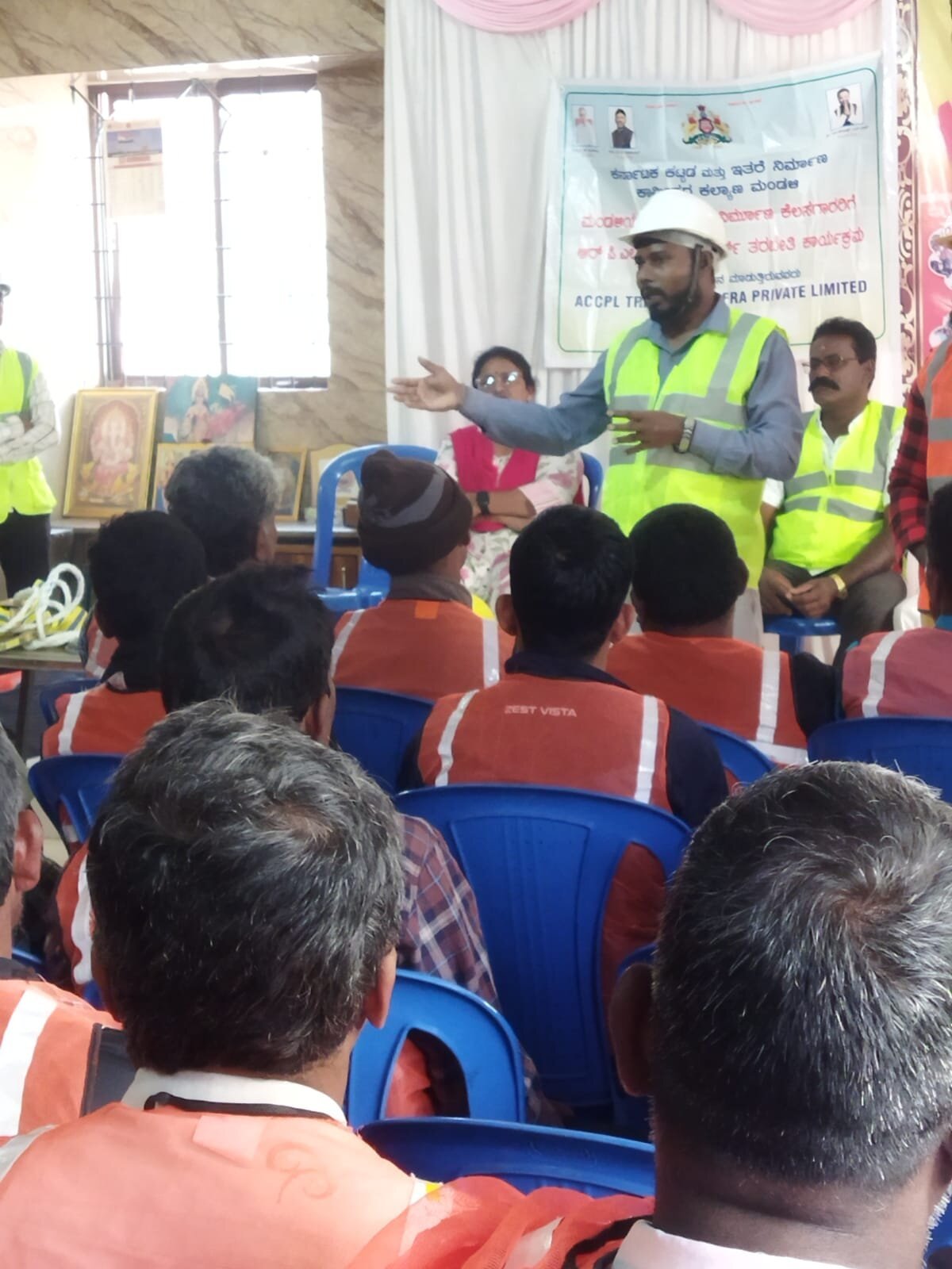 Trainer addressing construction workers during a site safety and skills orientation